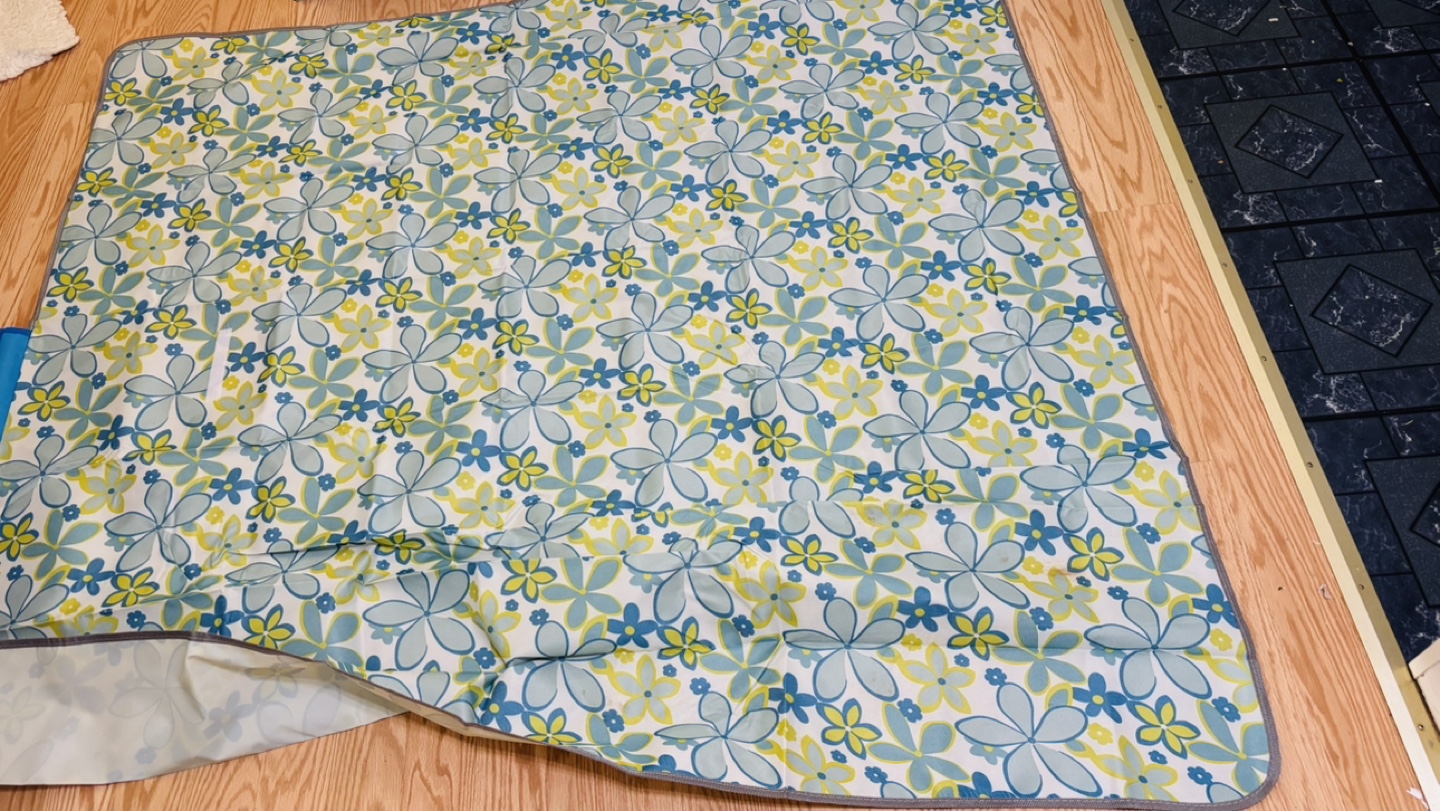 Foldable Picnic Blanket with Carrying Case - photo 3