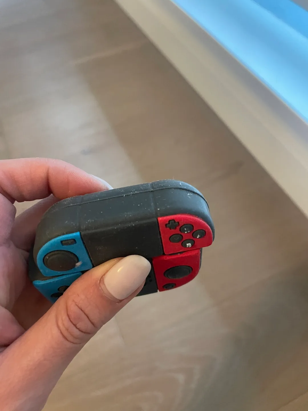 Nintendo Switch Airpod Case image indicator(2)