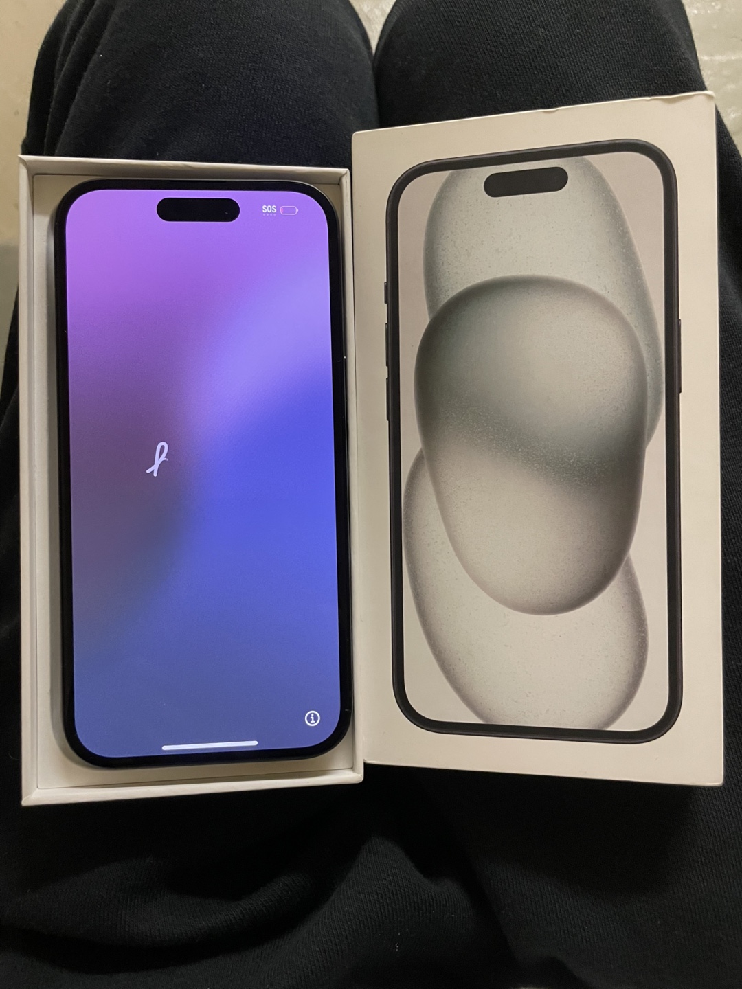 iPhone 15 - photo 2