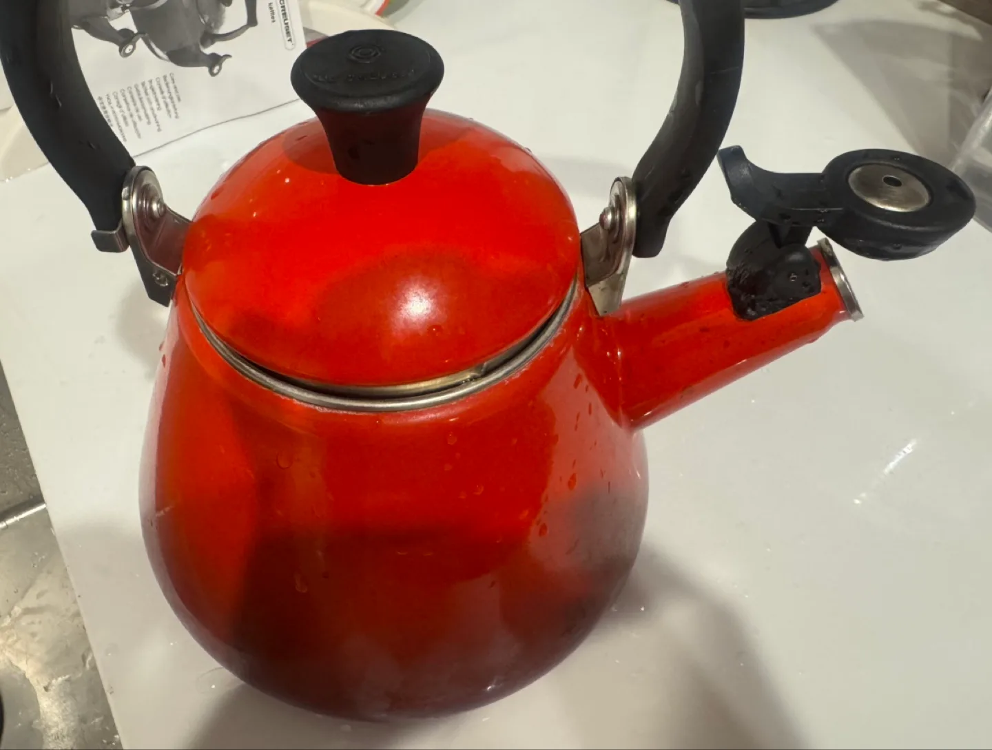 Le Creuset Red Kettle image indicator(2)
