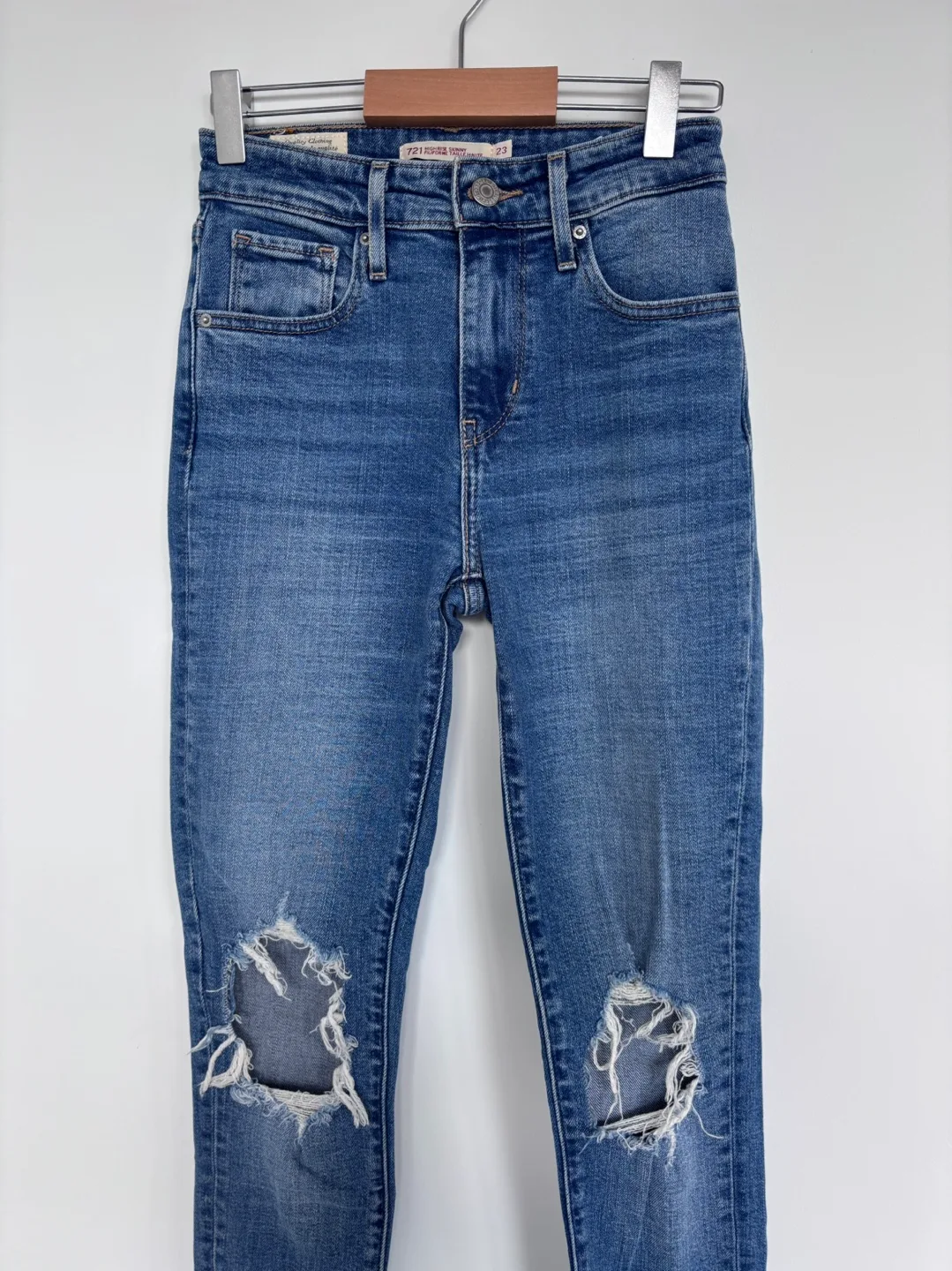 Levi's 721 High Rise Skinny Jeans image indicator(2)