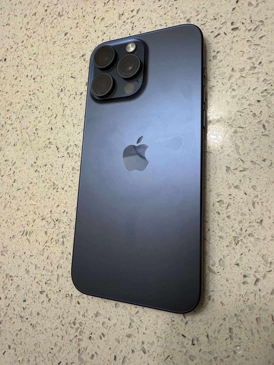 iPhone 15 Pro Max Midnight - photo 2