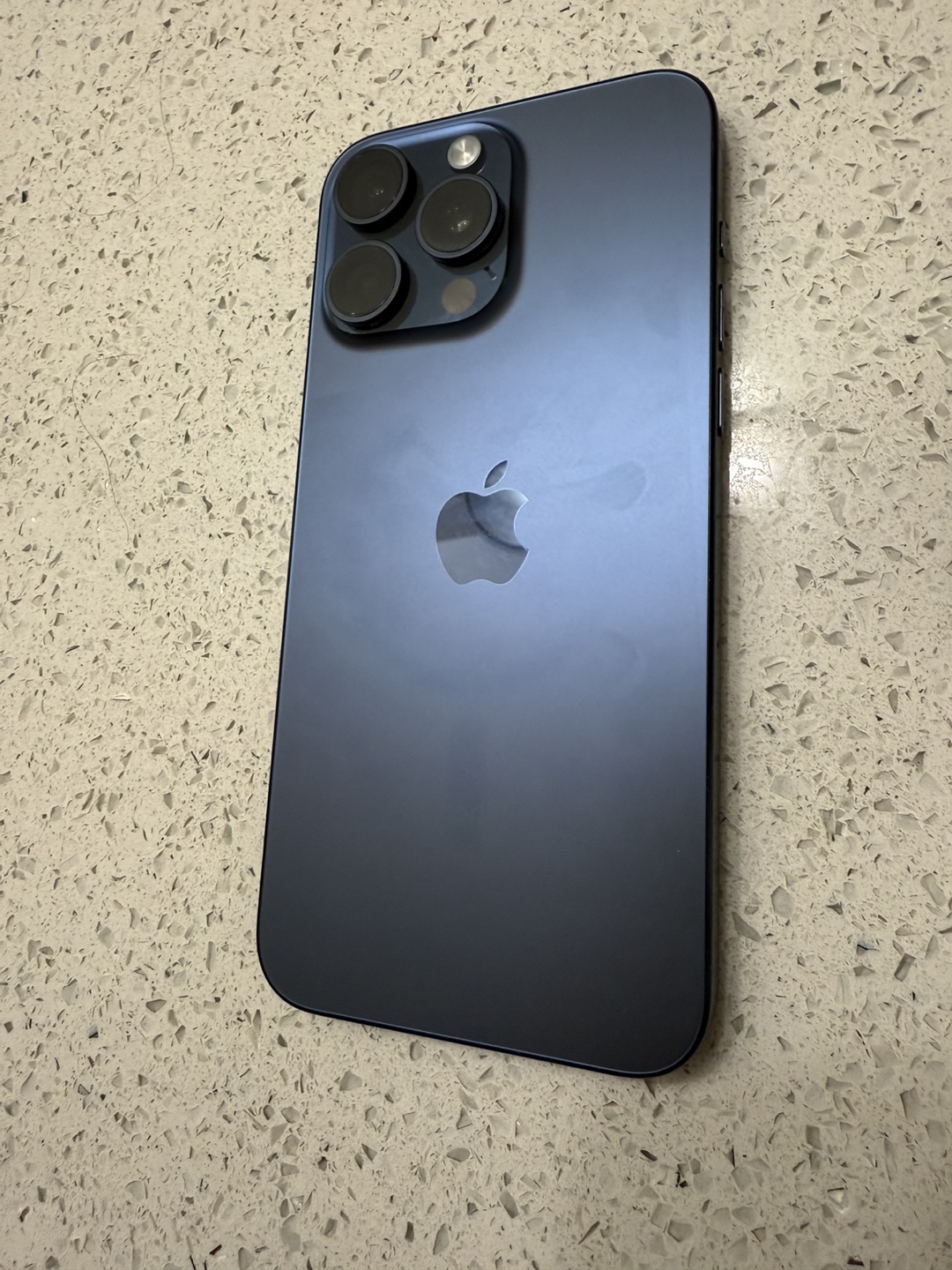 iPhone 15 Pro Max Midnight
