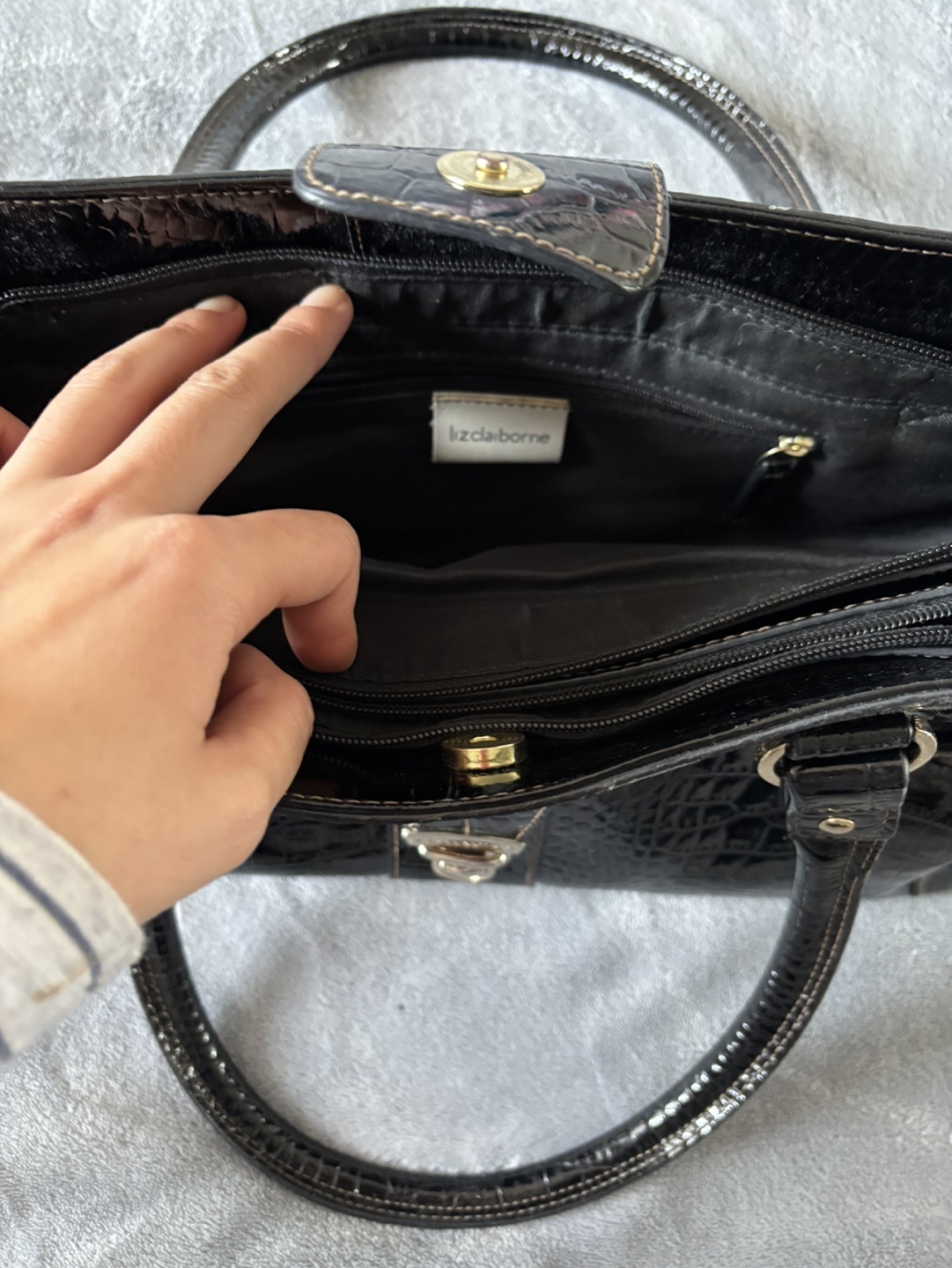 Liz Claiborne Black Patent Handbag - photo 3
