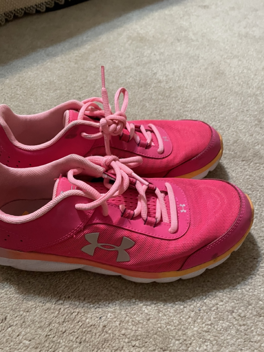 Womans size 8 Under Armour Running Shoes - photo 2