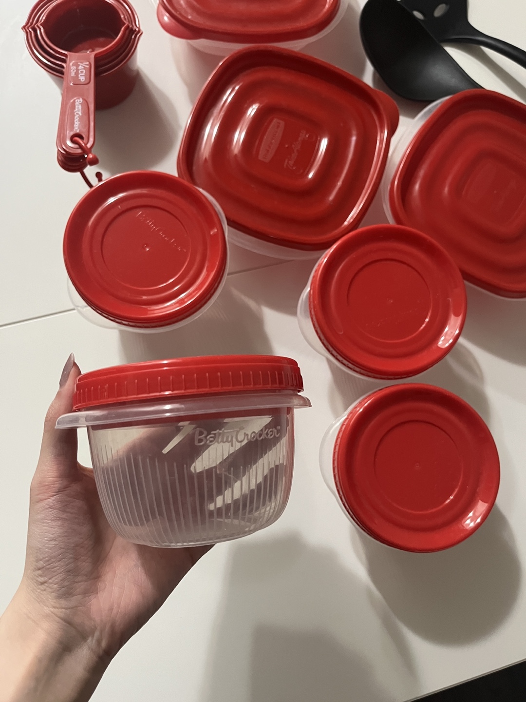 Tupperware & Measuring Cups Set - photo 2