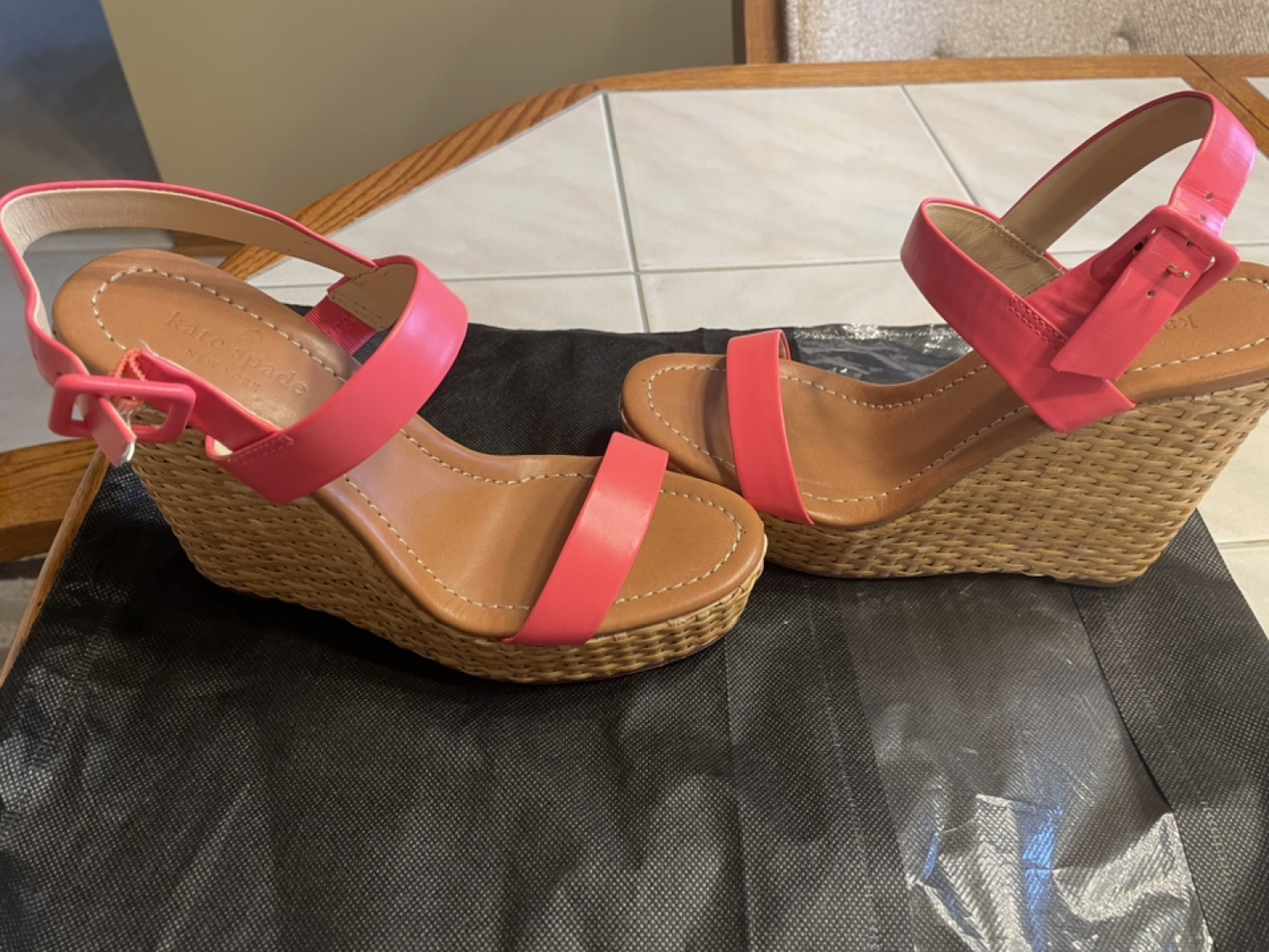 Brand new Kate spade Sandals - Size 7M - photo 2