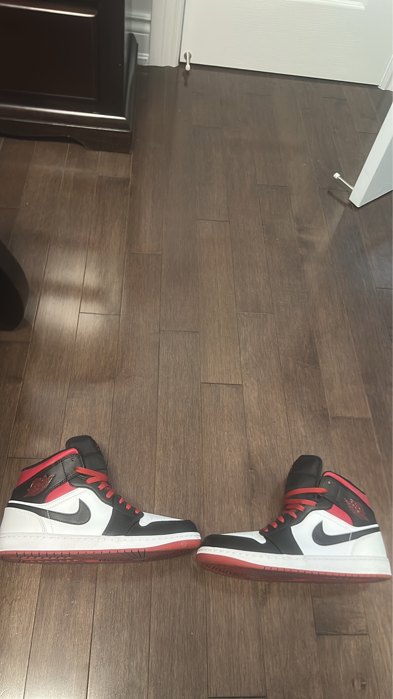Air Jordan 1 Mid Black Toe - photo 4