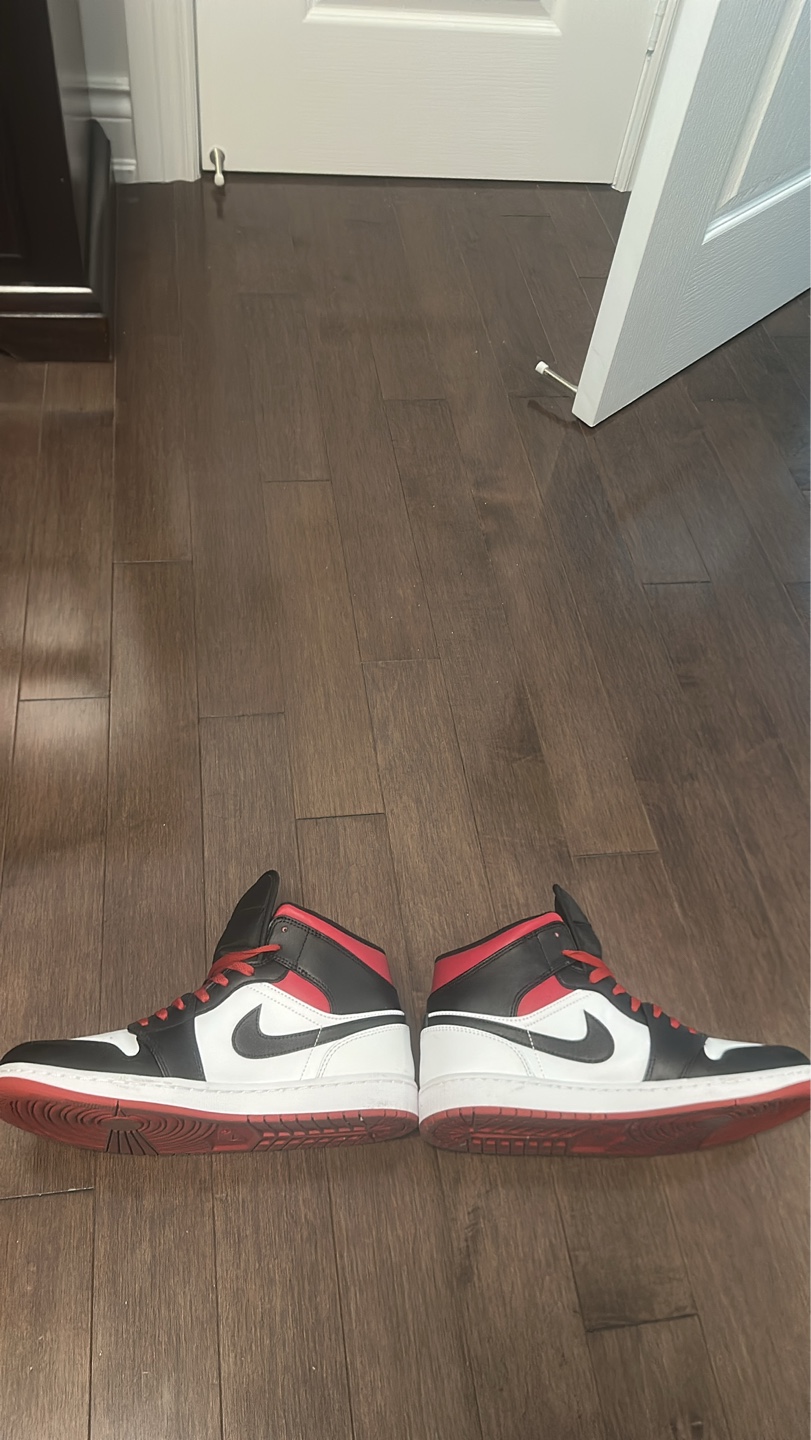 Air Jordan 1 Mid Black Toe - photo 3