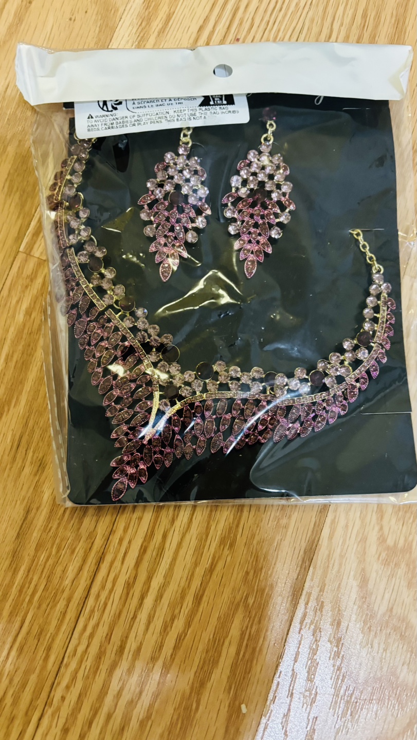 Gorgeous Purple Crystal Necklace and Earrings Set - photo 2