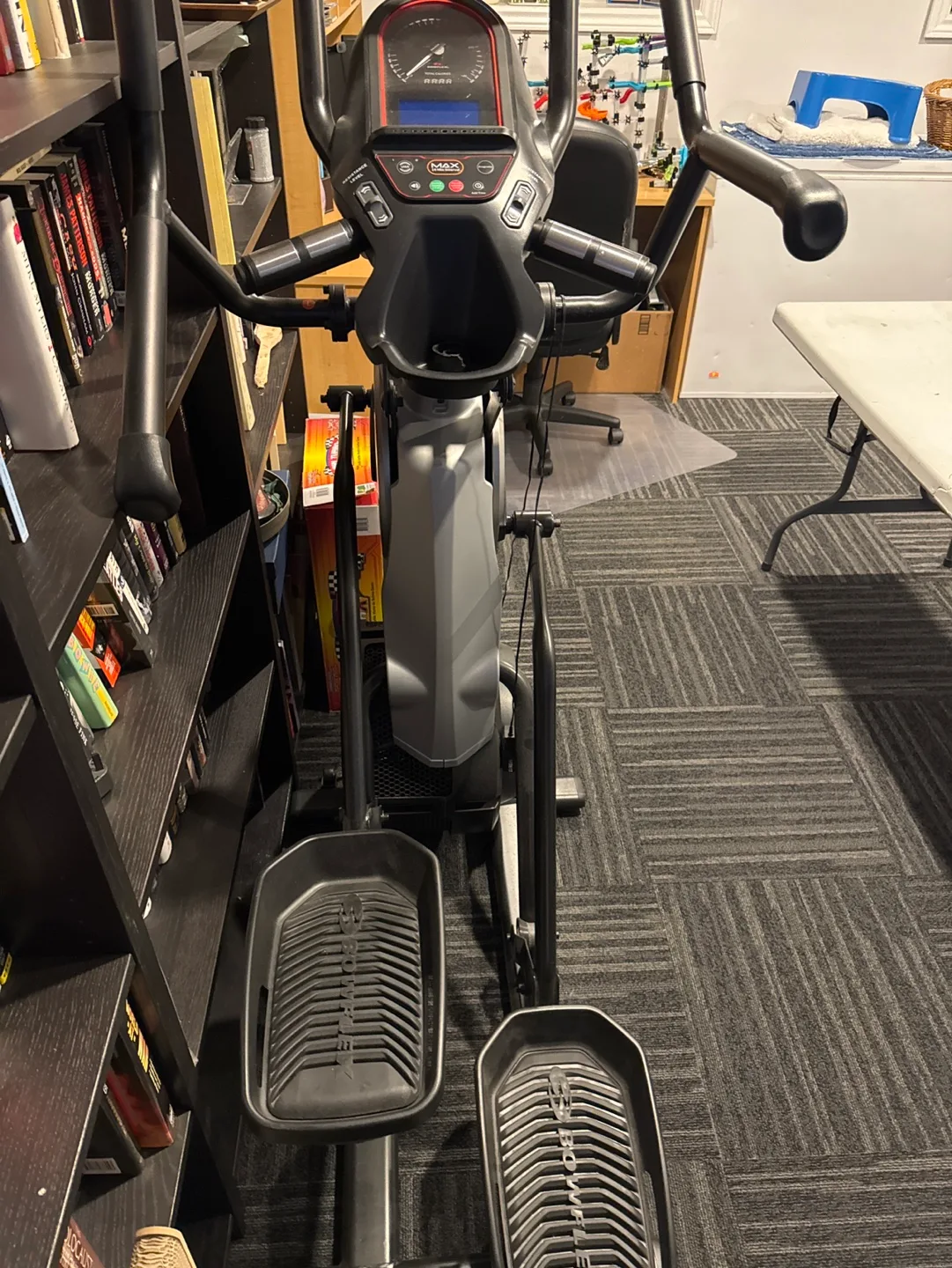 Max M6 Elliptical Cross Trainer image indicator(3)