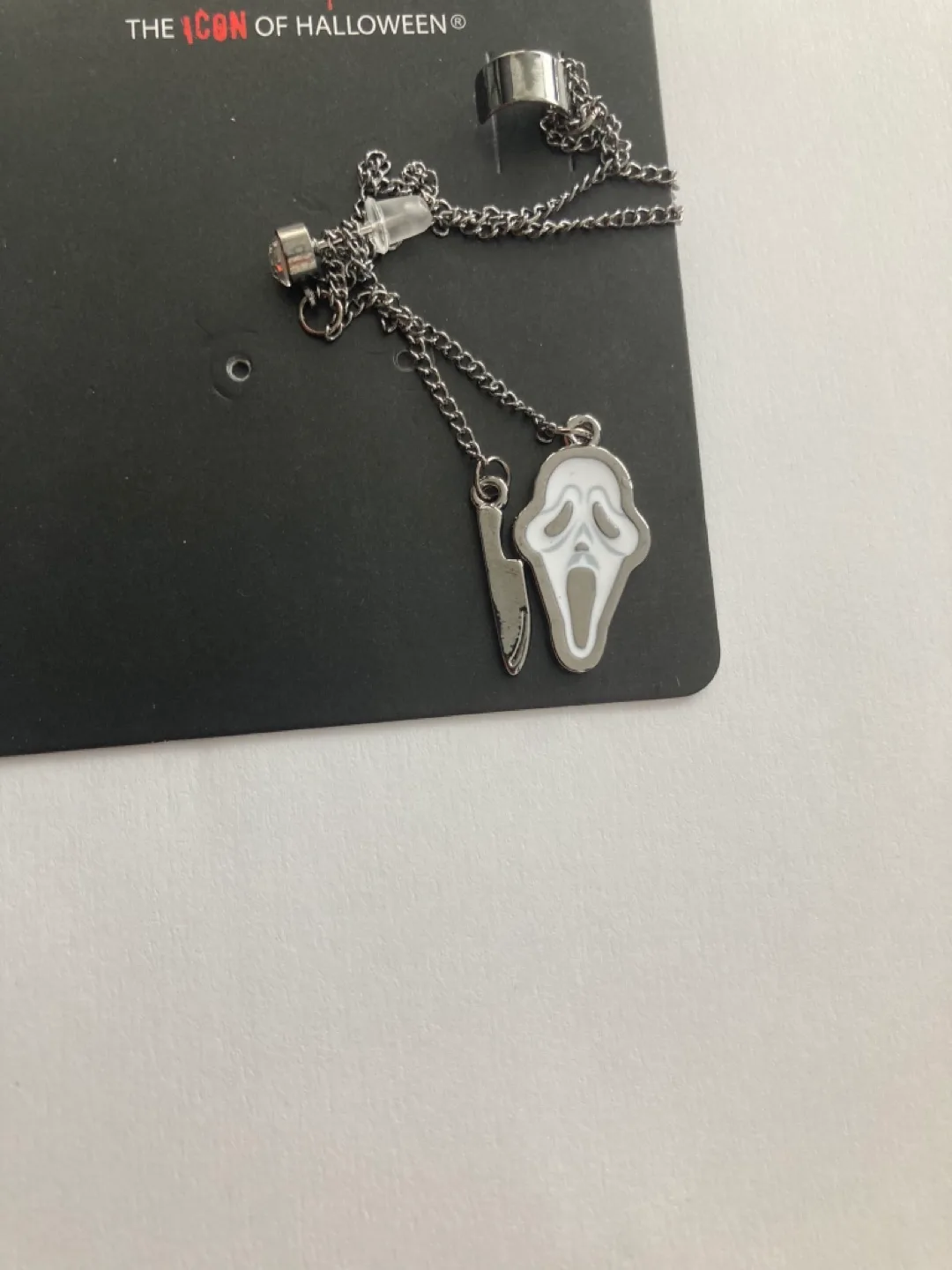 Official Scream Ghostface Earrings Horror Bioworld image indicator(4)
