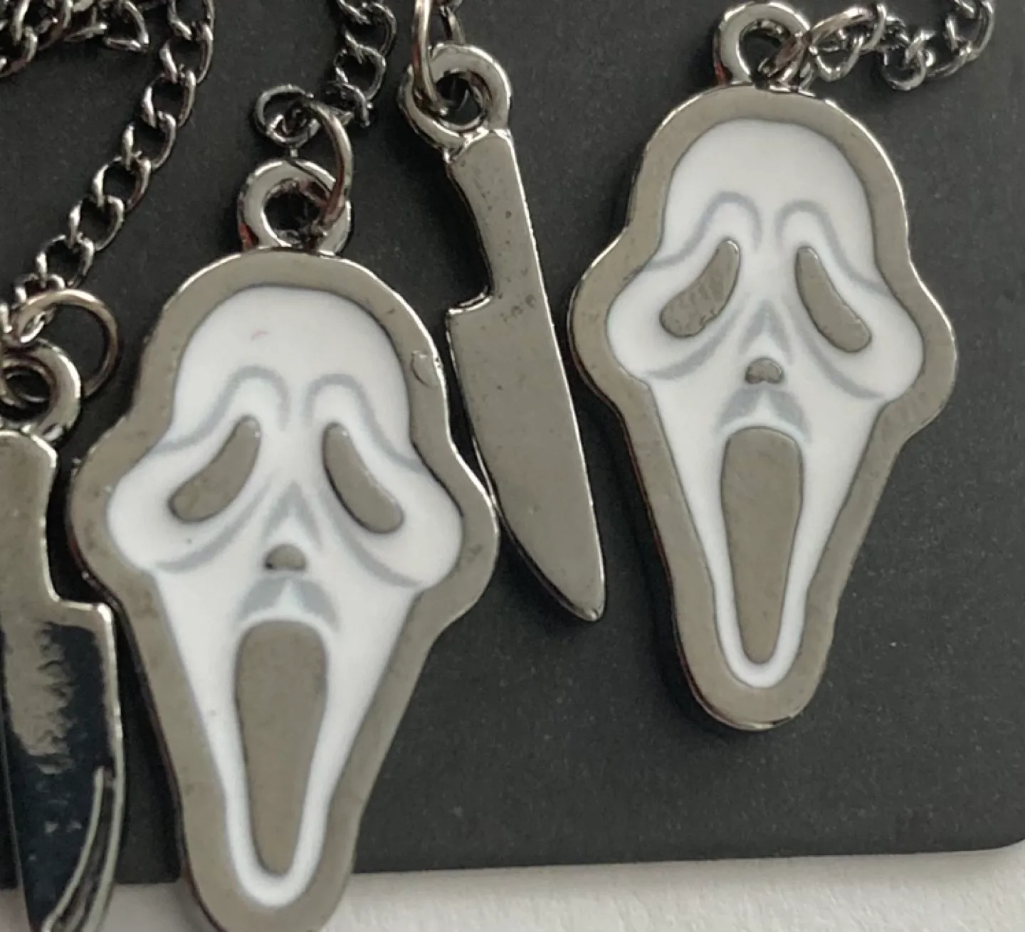 Official Scream Ghostface Earrings Horror Bioworld image indicator(5)