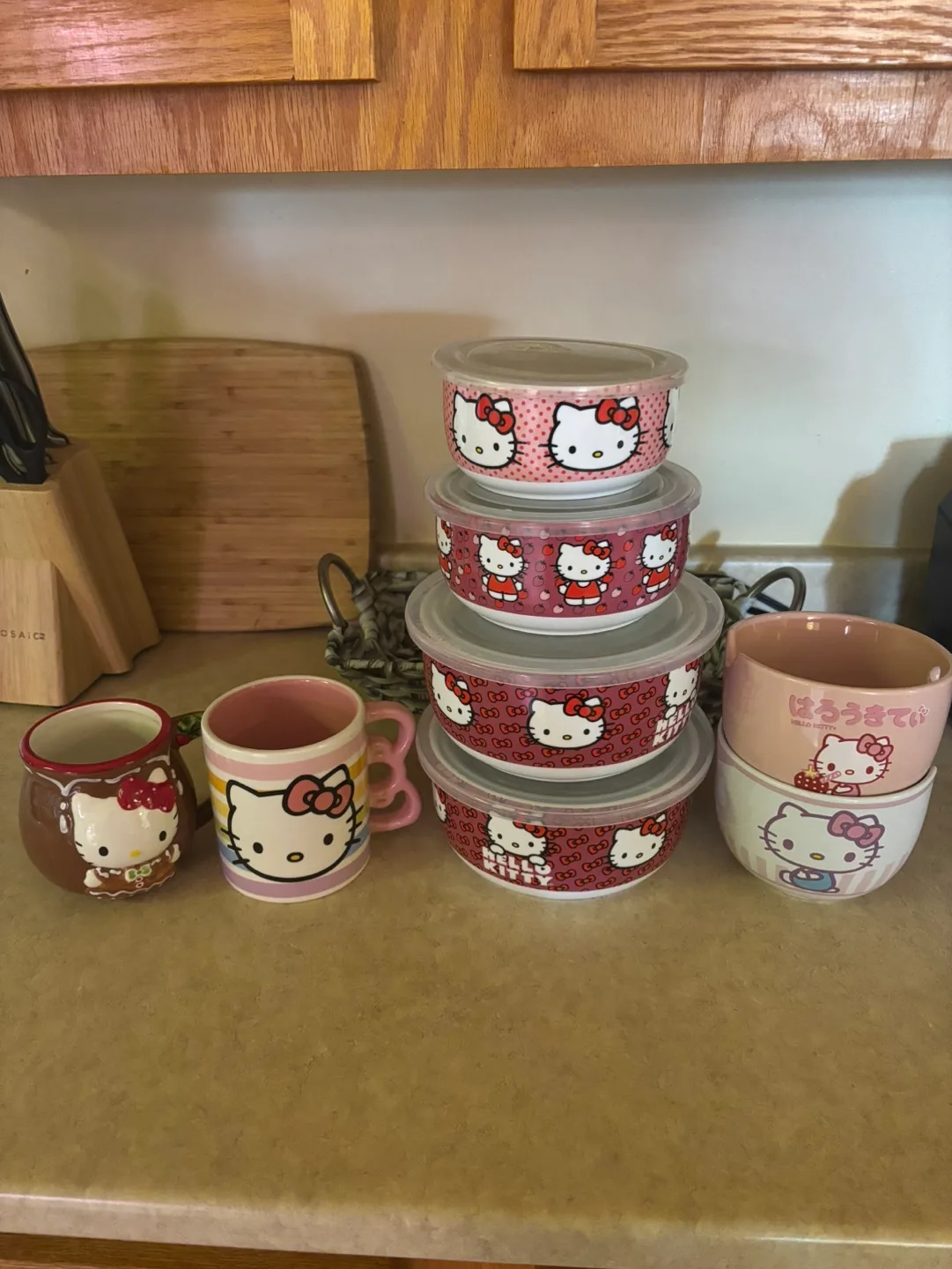 Hello Kitty Mug and Bowl and Dishes thumbnail