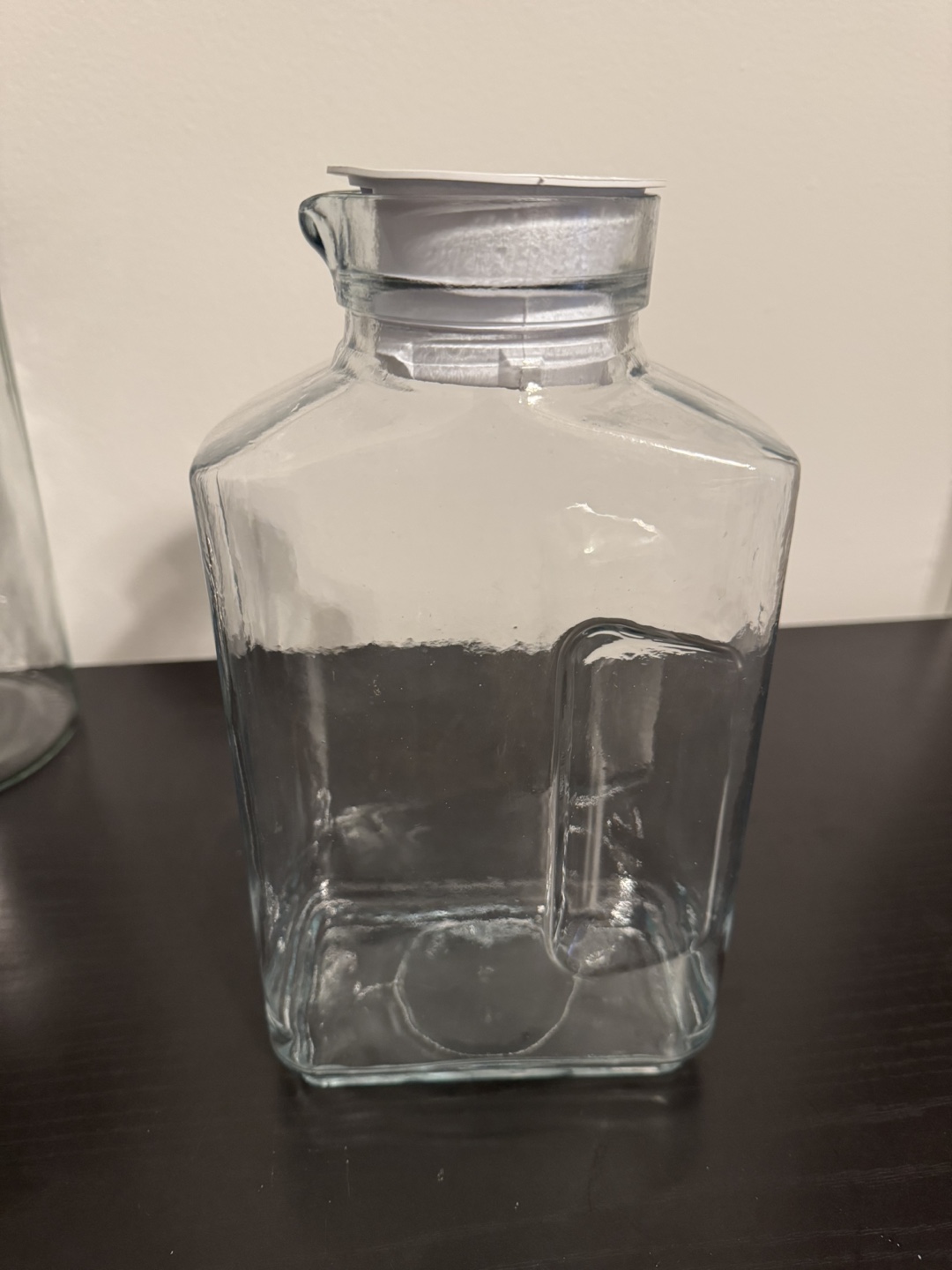 Glass Beverage Dispenser with Lid