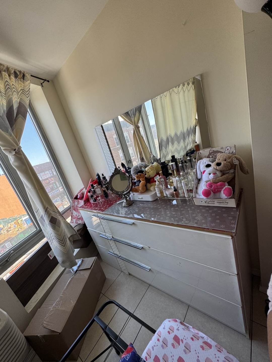 White Vanity Set with Mirror