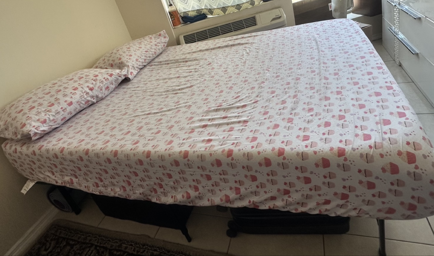 Full Size Metal Platform Bed Frame with mattress🥕💚 - photo 3