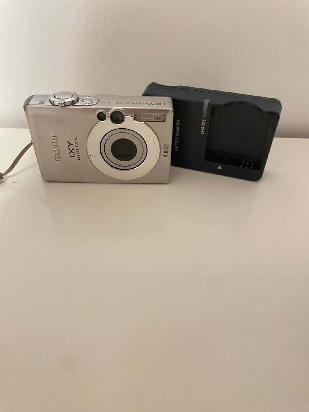 Canon IXUS 50 Digital Camera with Charger - photo 3
