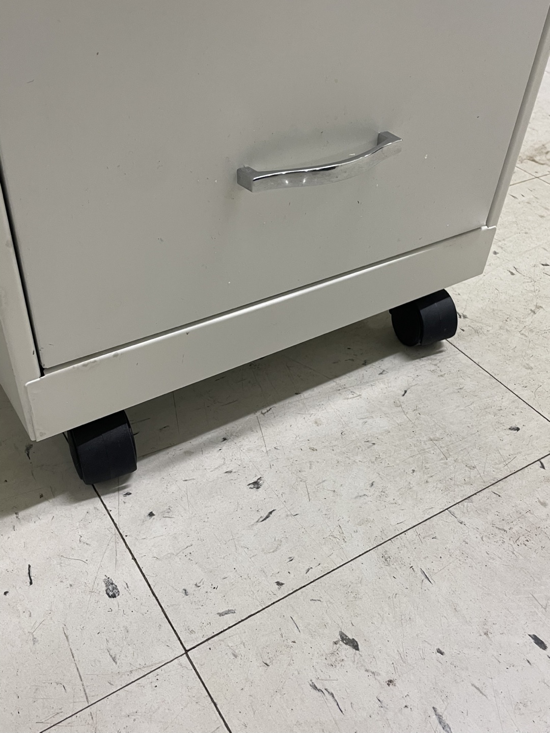 White Metal 2-Drawer Mobile File Cabinet with Key - photo 2
