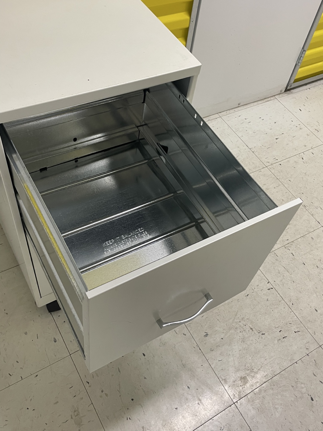 White Metal 2-Drawer Mobile File Cabinet with Key - photo 4