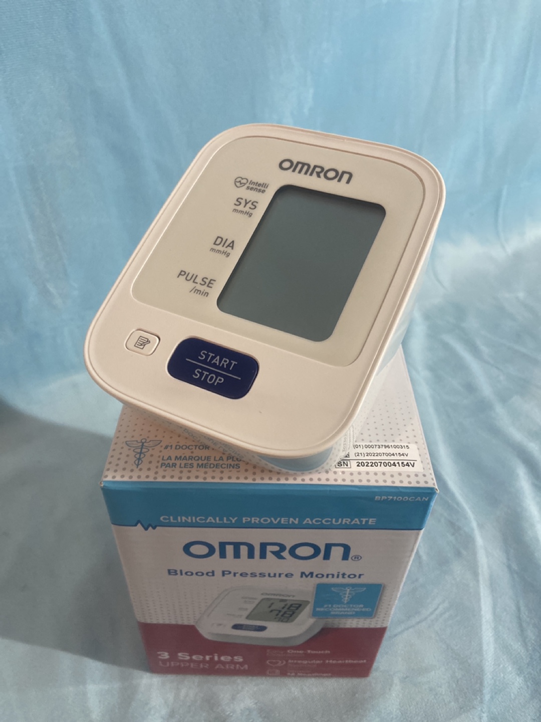 Omron Blood Pressure Monitor With Batteries - photo 2