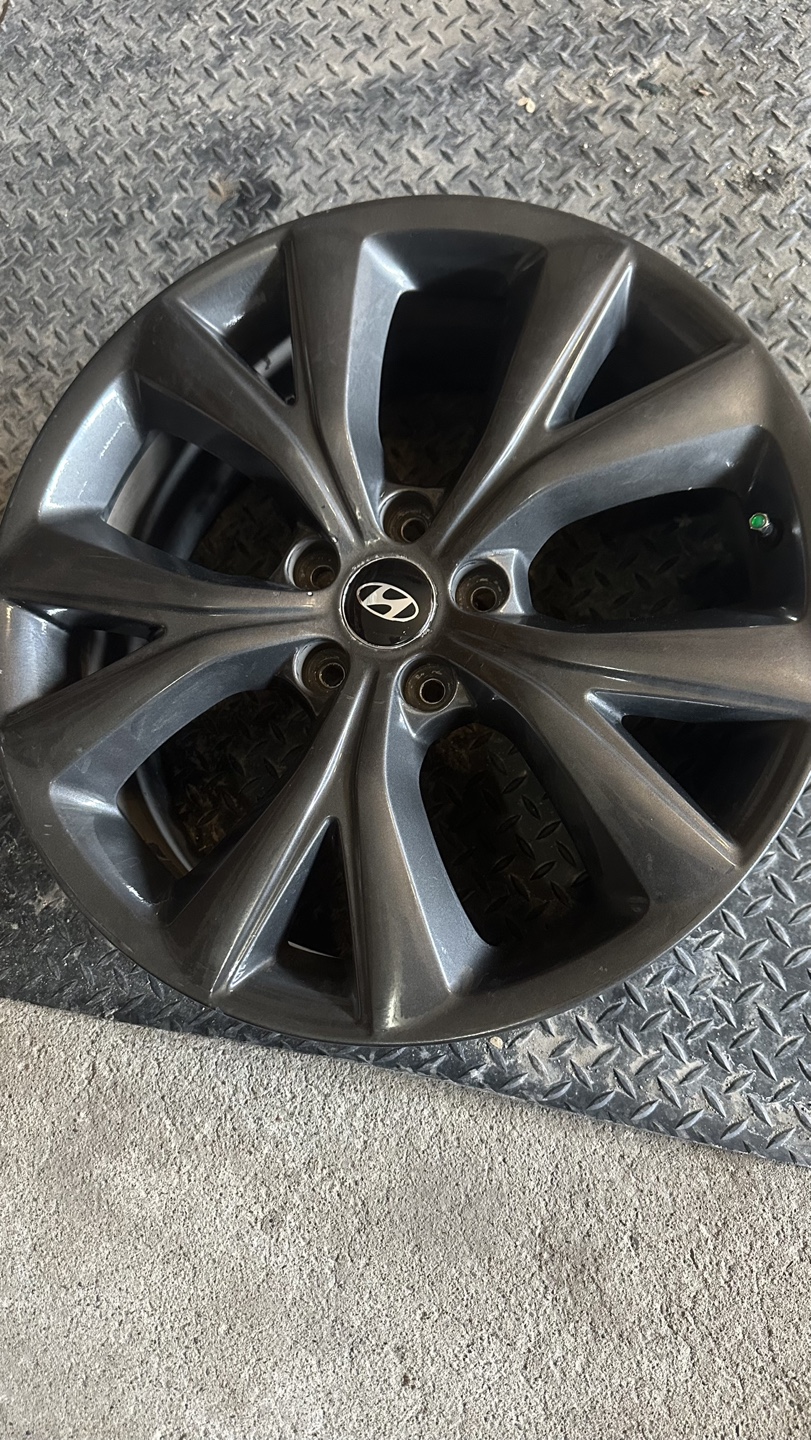 Hyundai Alloy Wheel - 17 inch - photo 3