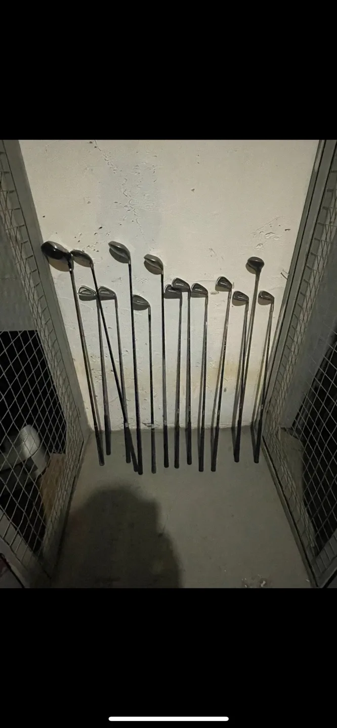 17 Golf Clubs Set with Bag and clubs included image indicator(3)