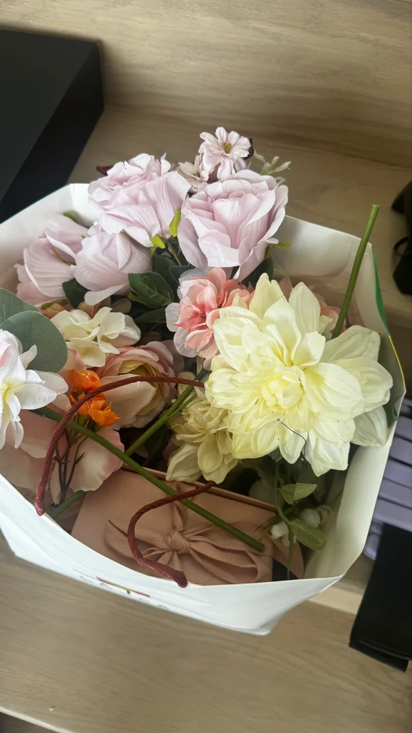 Assorted Artificial Flowers & Small Gift Box image indicator(2)