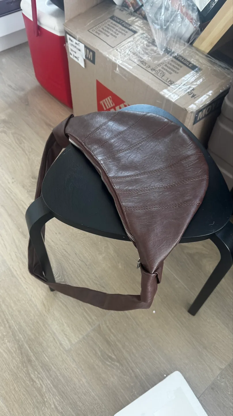 Brown Leather Fanny Pack image indicator(2)