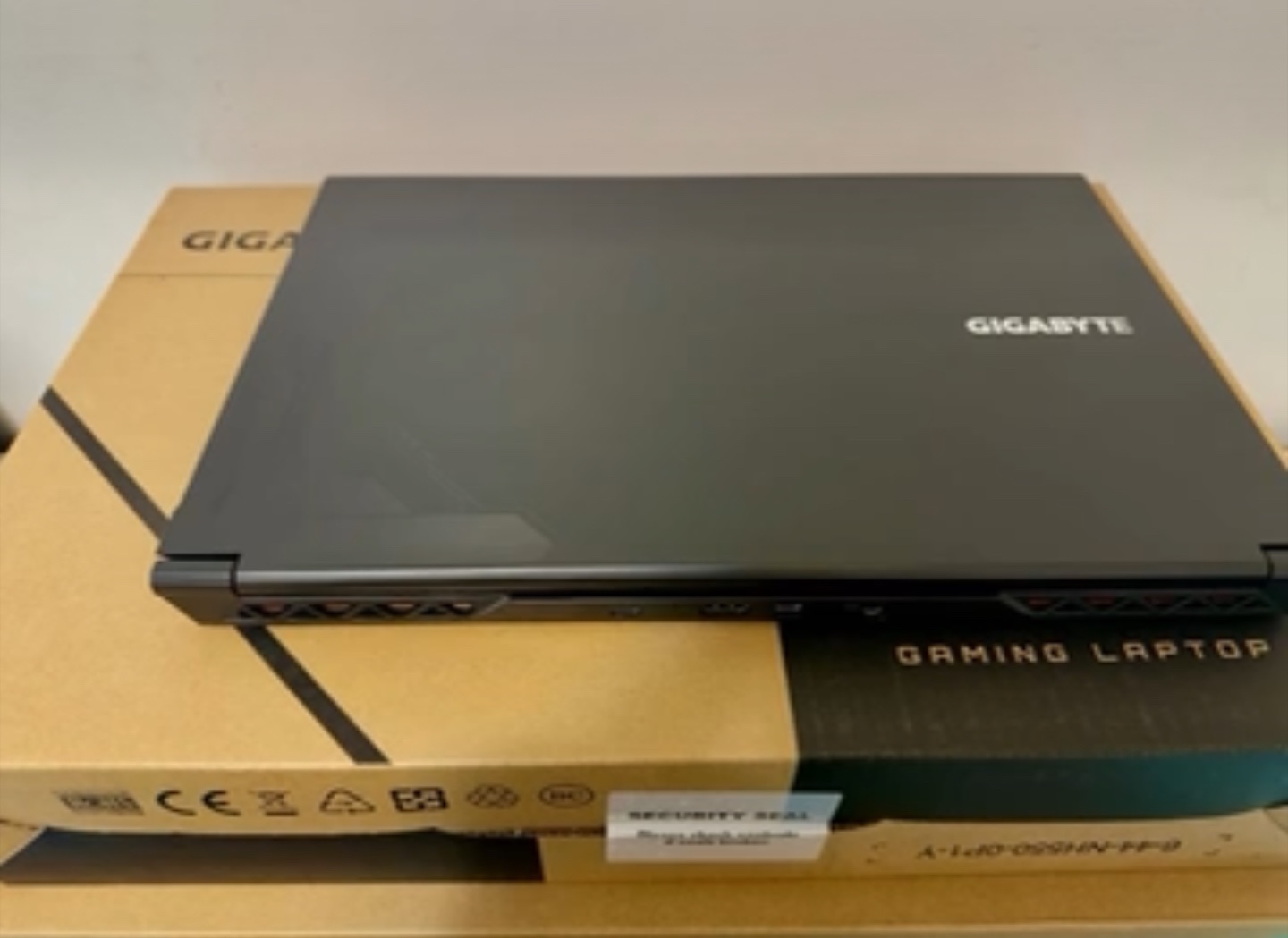 Gigabyte Gaming Laptop - photo 2