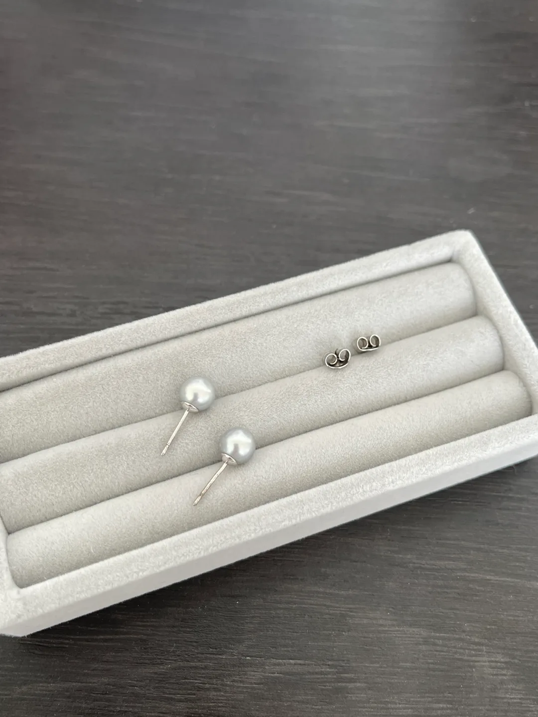 Grey fresh water Pearl Stud Earrings 💚 image indicator(2)