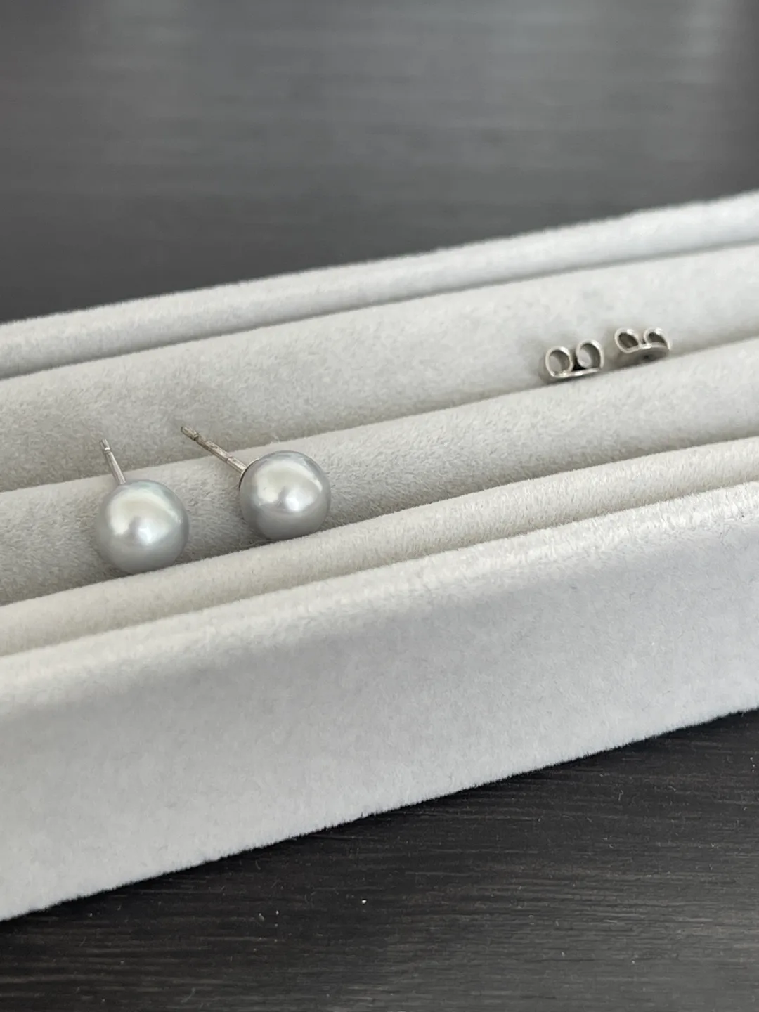 Grey fresh water Pearl Stud Earrings 💚 image indicator(4)