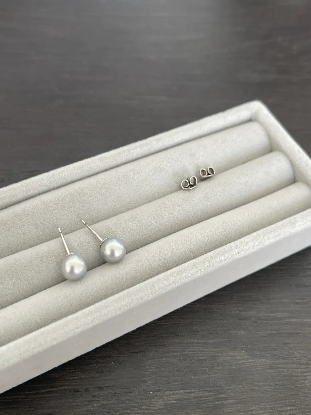 Grey fresh water Pearl Stud Earrings 💚 image indicator(3)