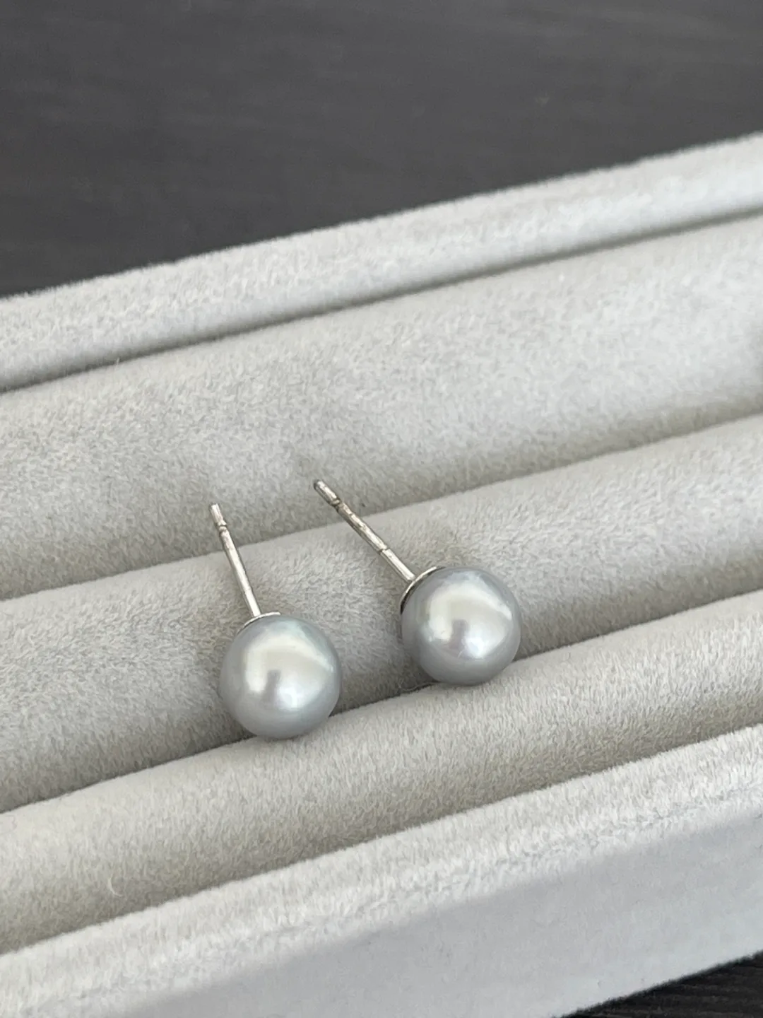 Grey fresh water Pearl Stud Earrings 💚 image indicator(5)