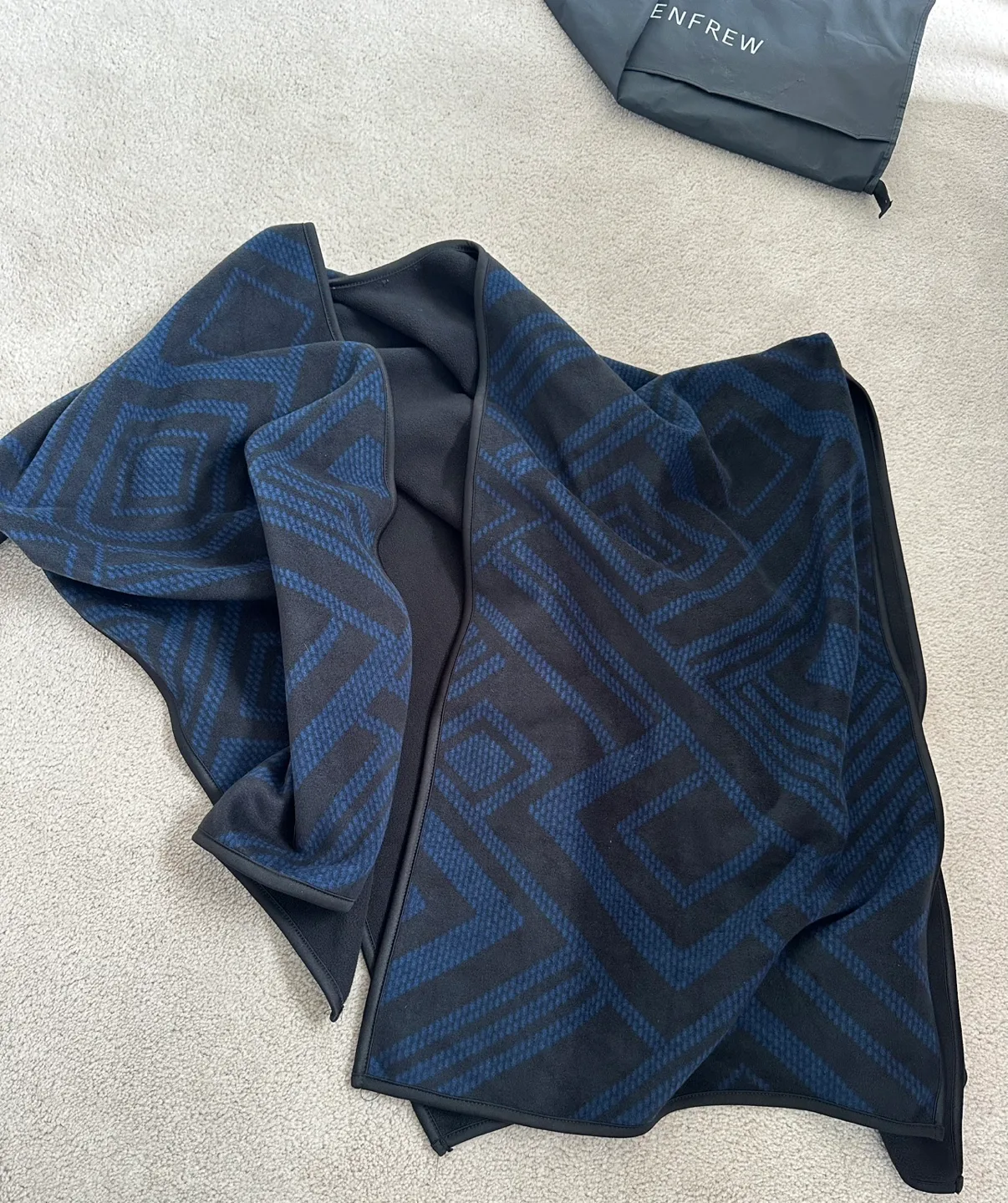 Enfrev Blue & Black Geometric Pattern Poncho image indicator(3)