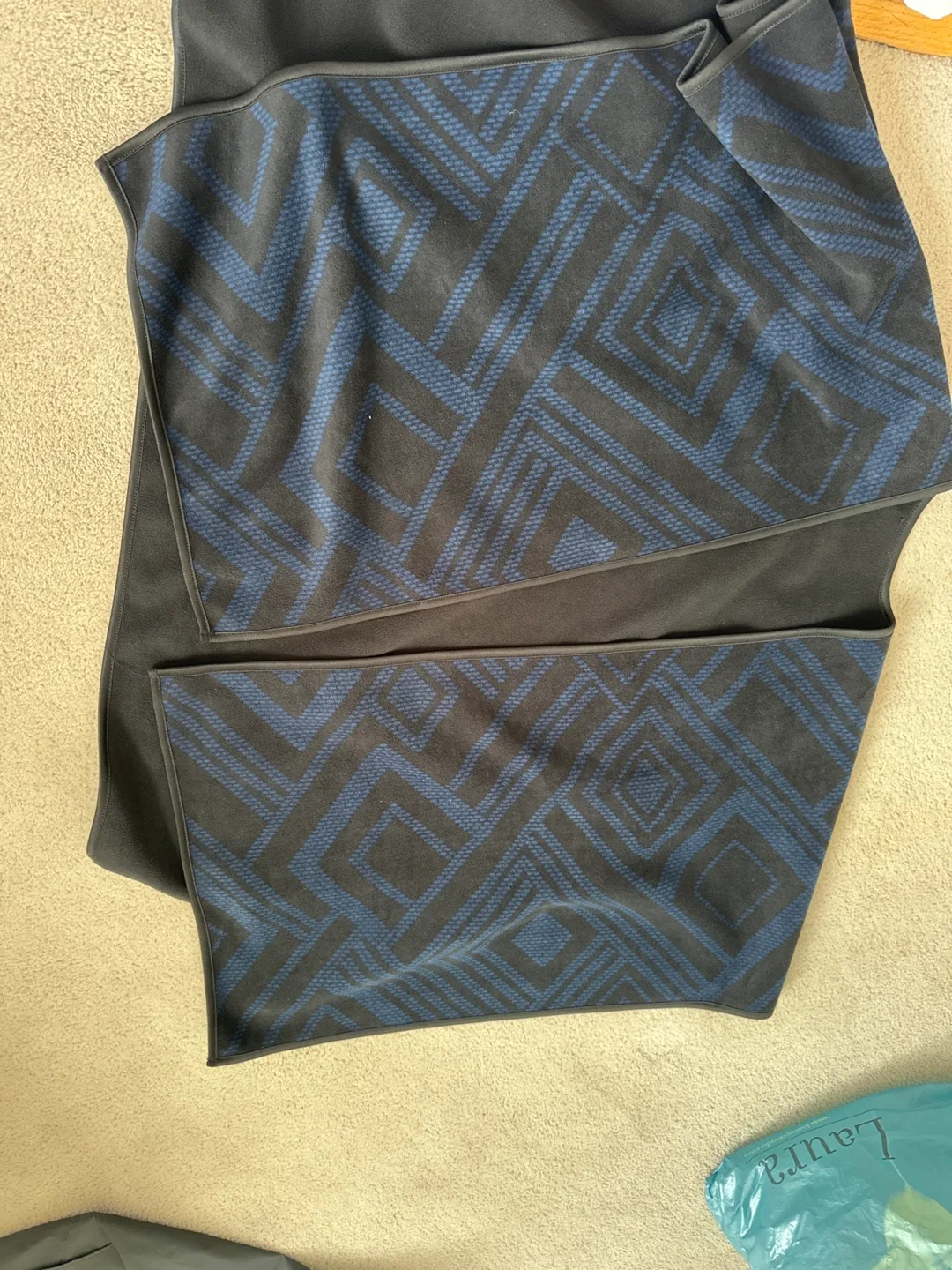 Enfrev Blue & Black Geometric Pattern Poncho image indicator(4)