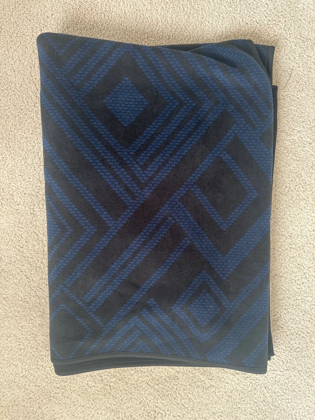 Enfrev Blue & Black Geometric Pattern Poncho image indicator(5)