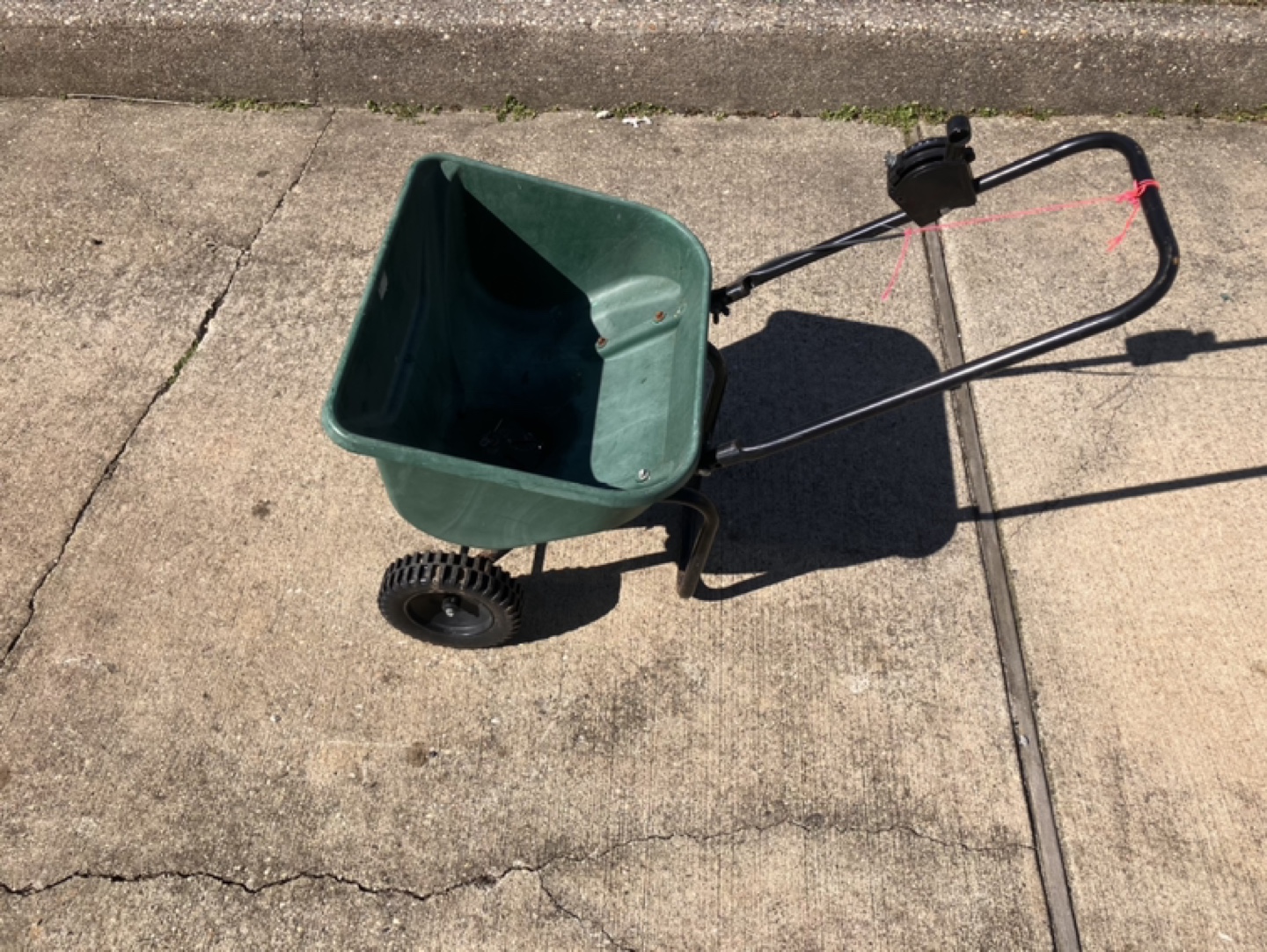 Ace Green Turf Broadcast Spreader - photo 2