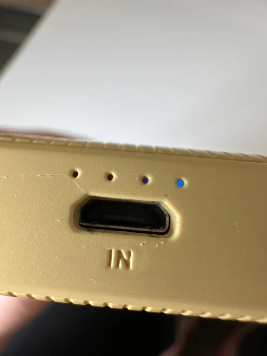 MINISO Portable Charger - Pale Yellow 💚 image indicator(4)