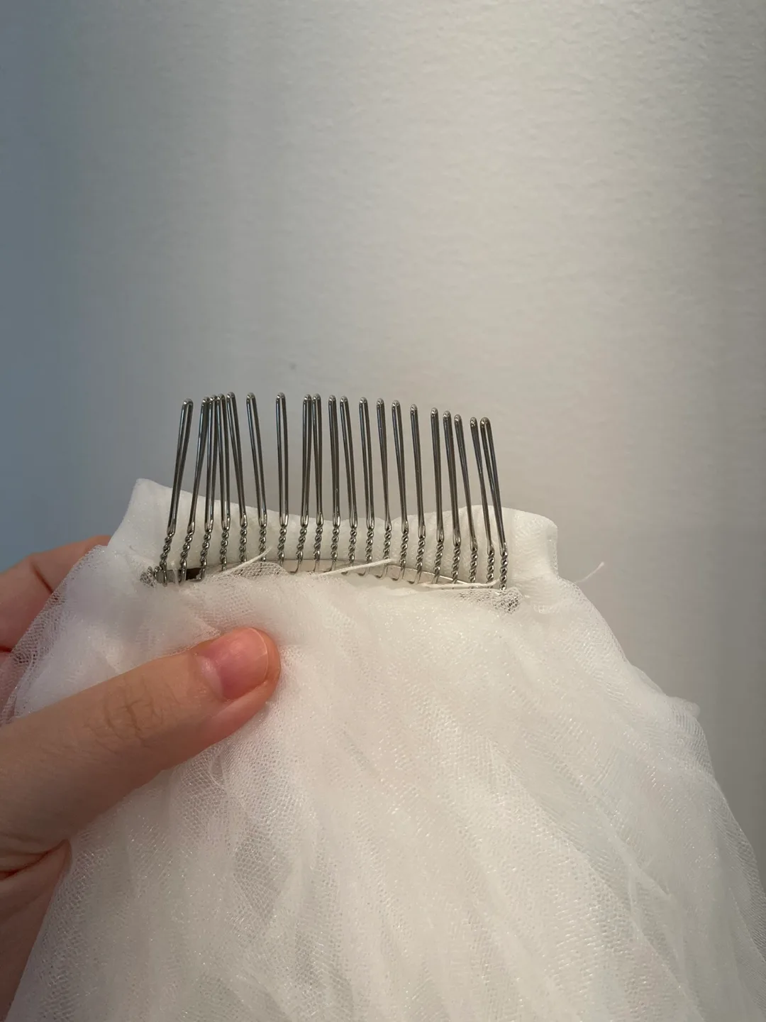 White bridal veil with comb image indicator(5)