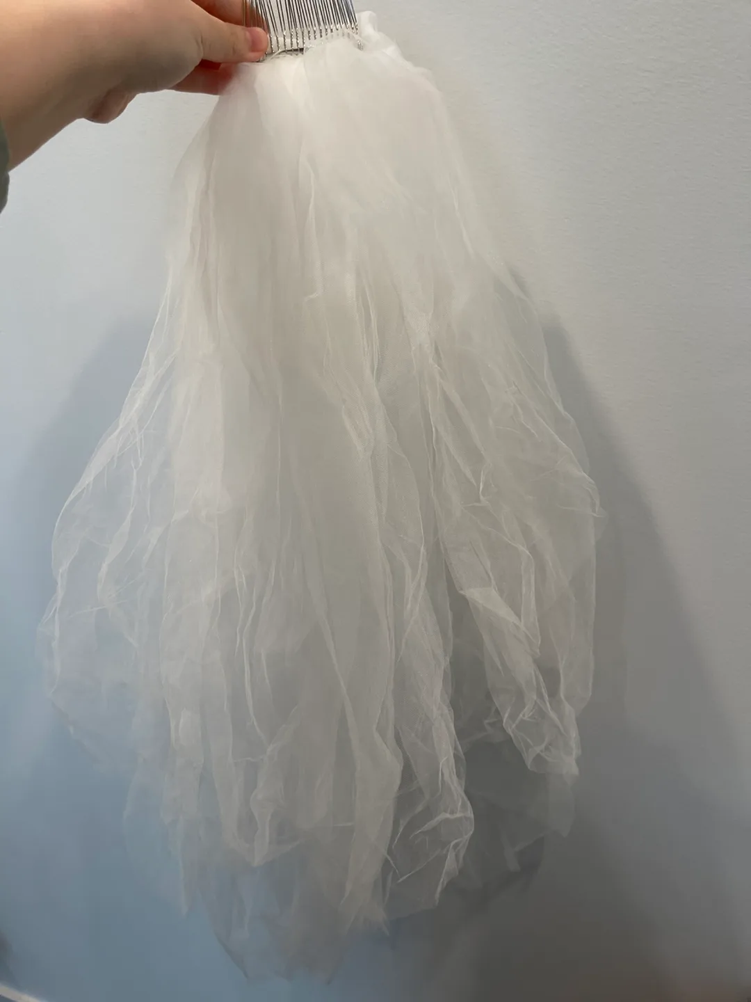 White bridal veil with comb thumbnail