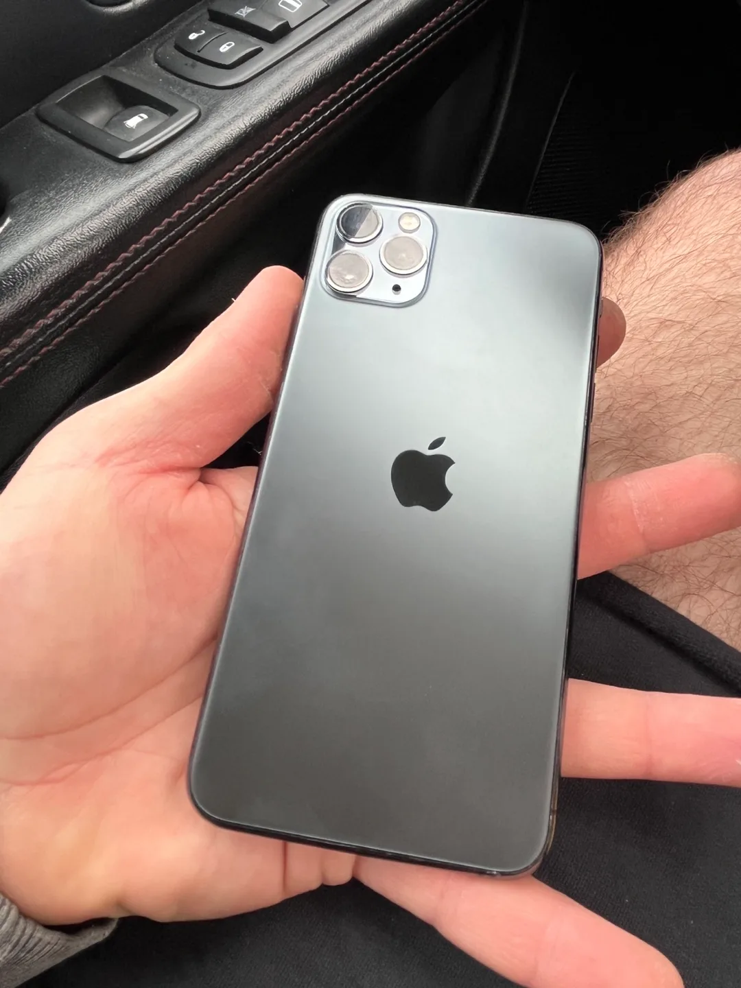 iPhone 11 Pro Max 64gb image indicator(2)