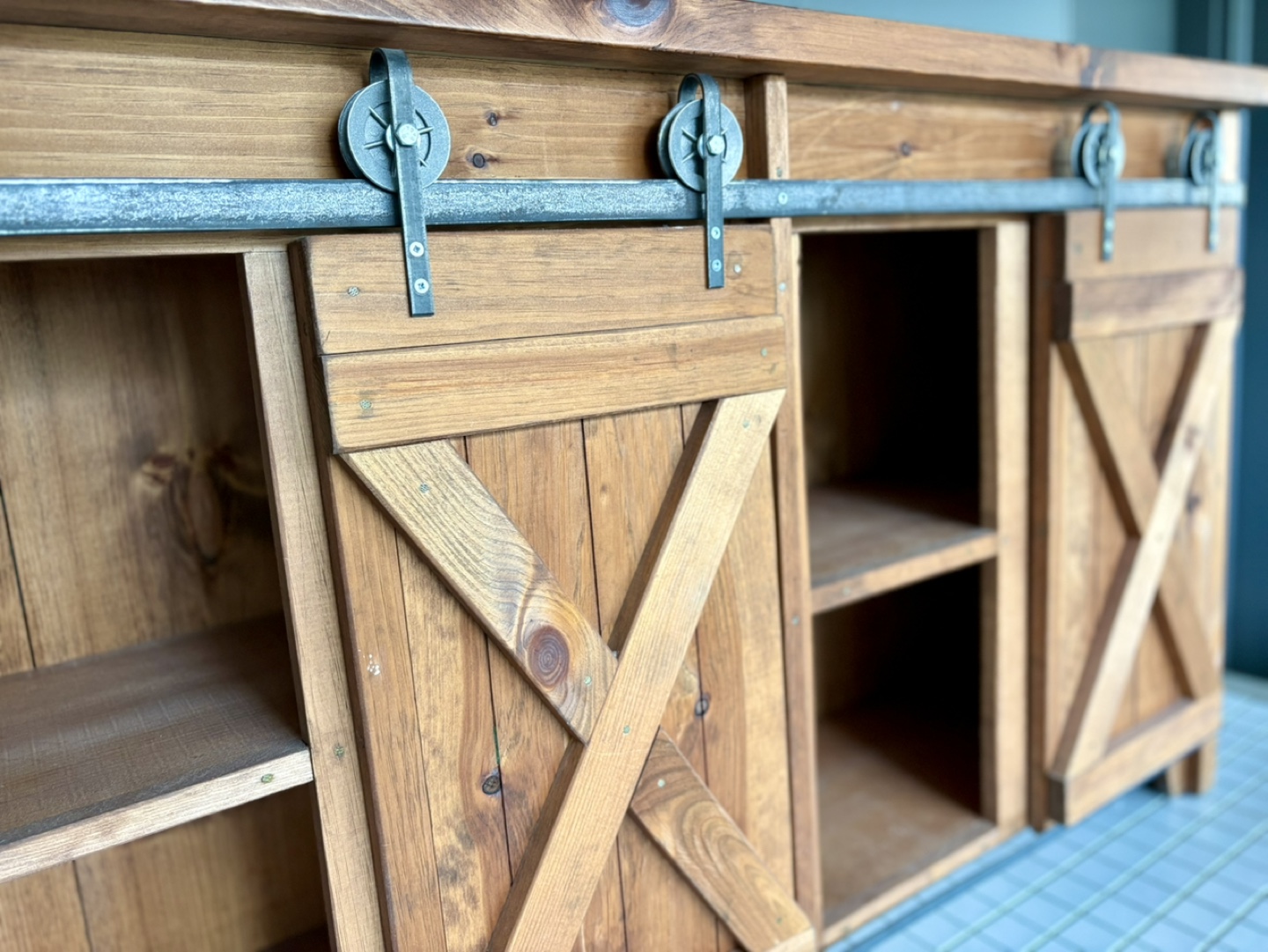Amish Pine Sideboard Console w/ Barn-Style Sliding Doors - photo 4