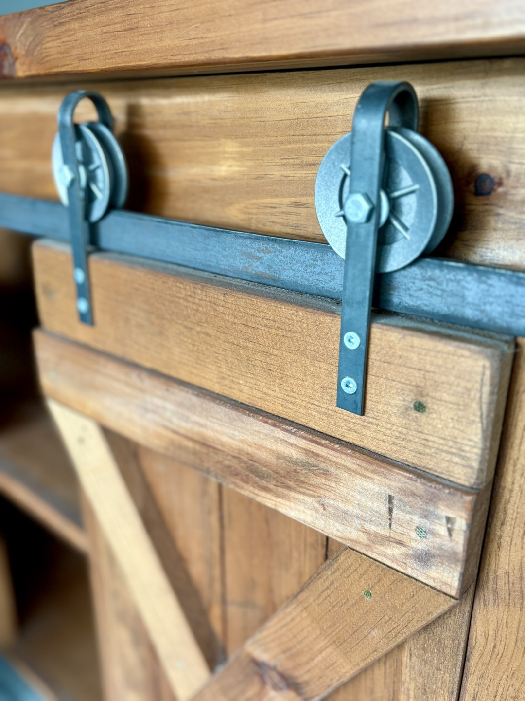 Amish Pine Sideboard Console w/ Barn-Style Sliding Doors - photo 5
