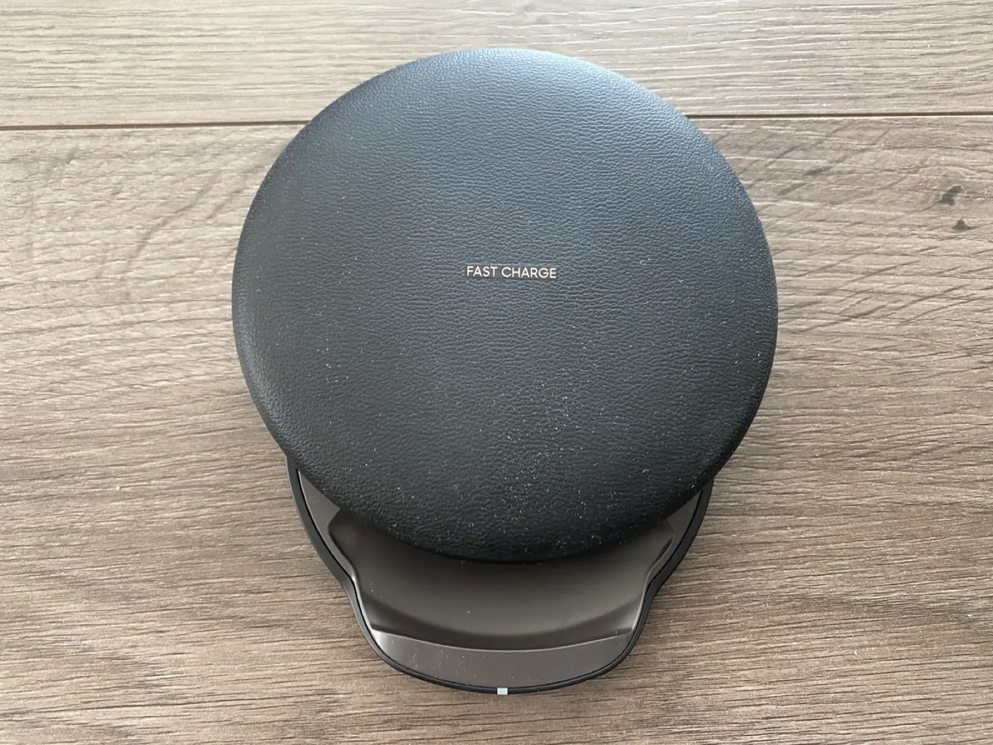 Samsung Wireless Charger Stand - Fast Charge image indicator(2)