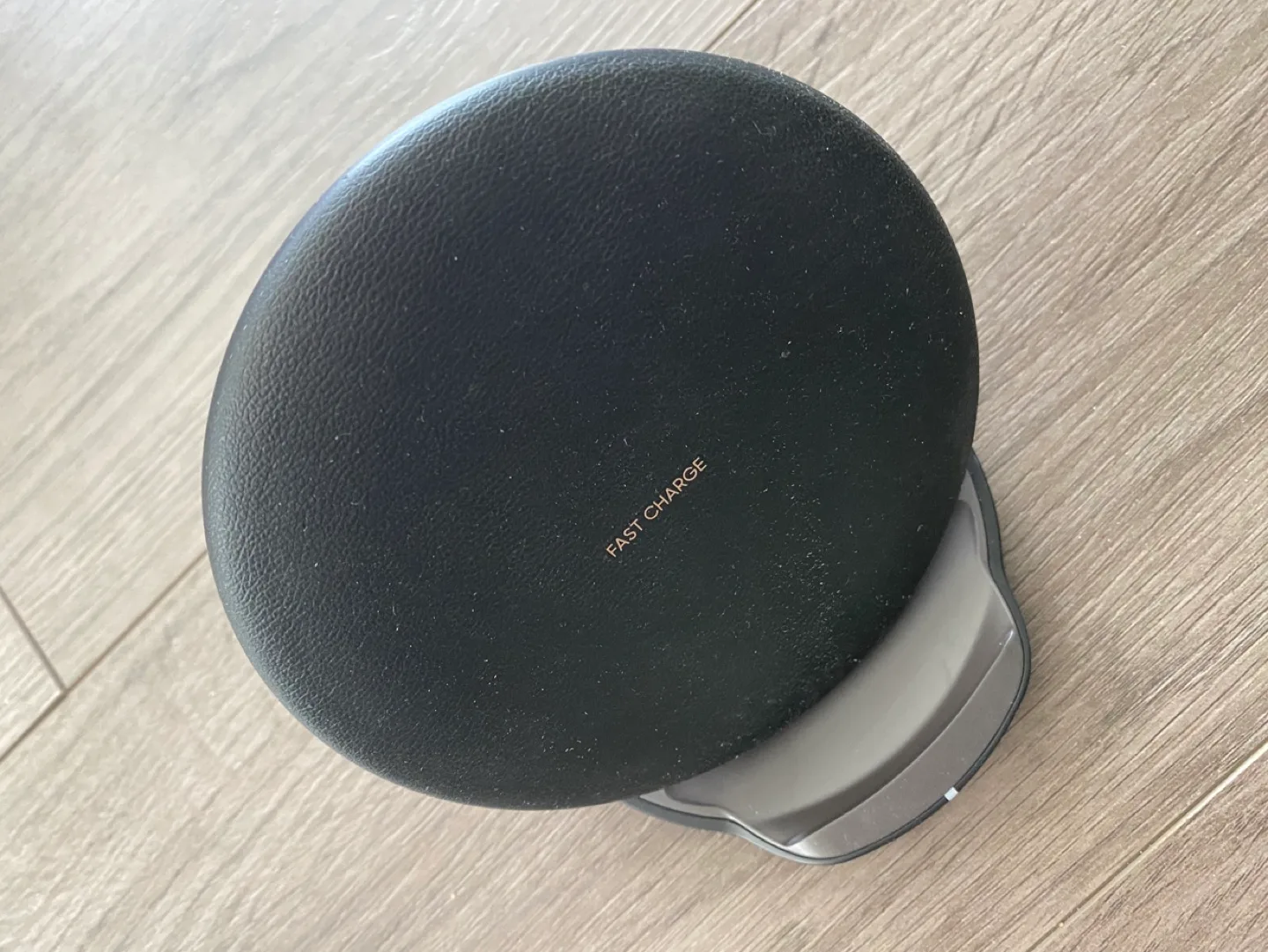 Samsung Wireless Charger Stand - Fast Charge image indicator(3)