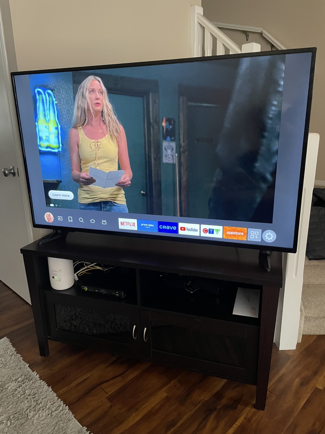 Insignia TV 55" and Stand