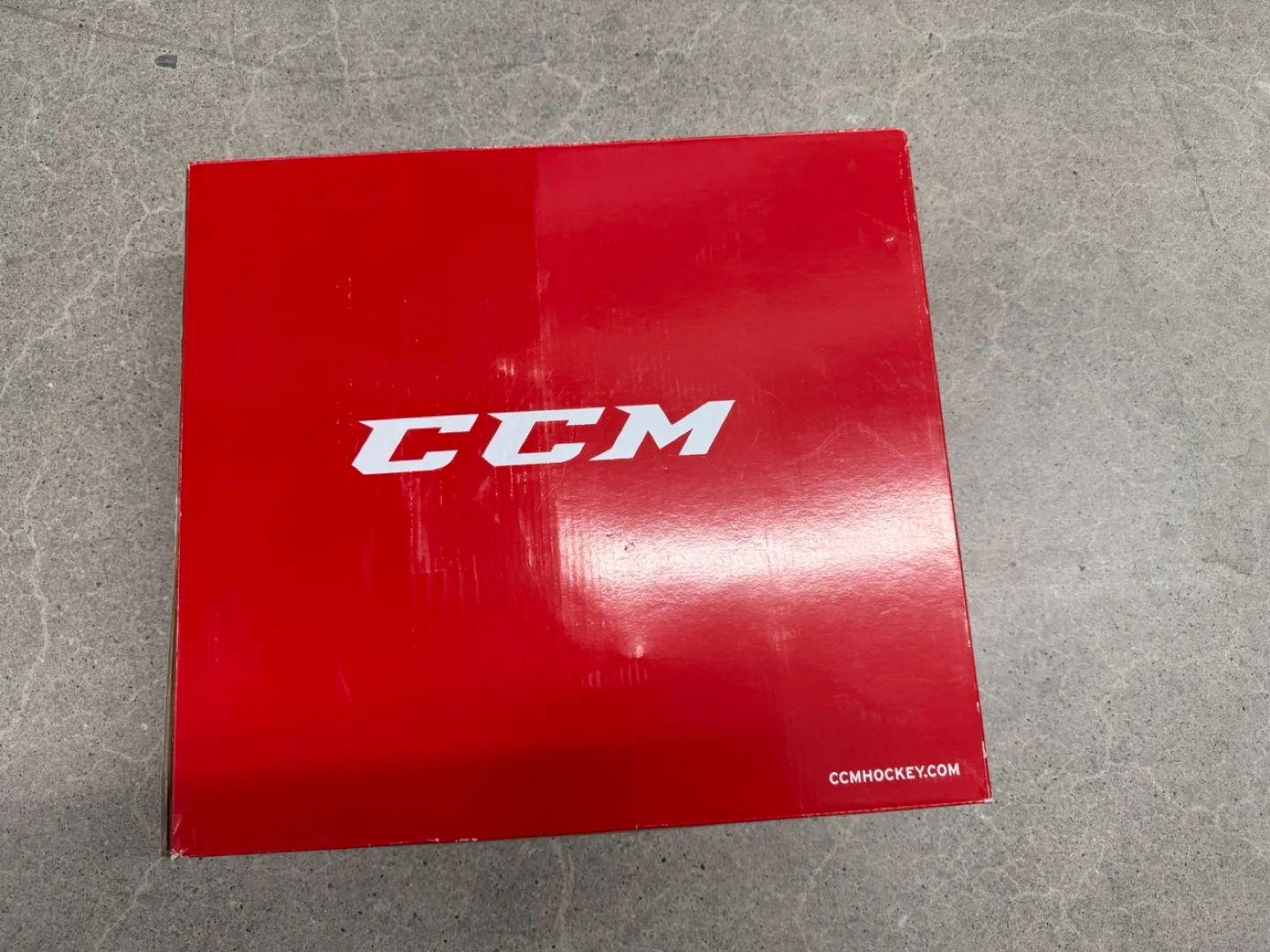 CCM RW 300 Junior Hockey Skates - Size 9 image indicator(3)