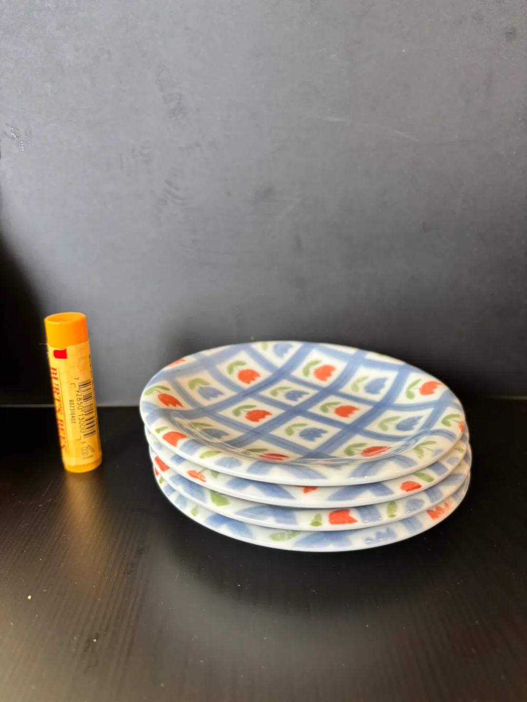 Plates in various sizes