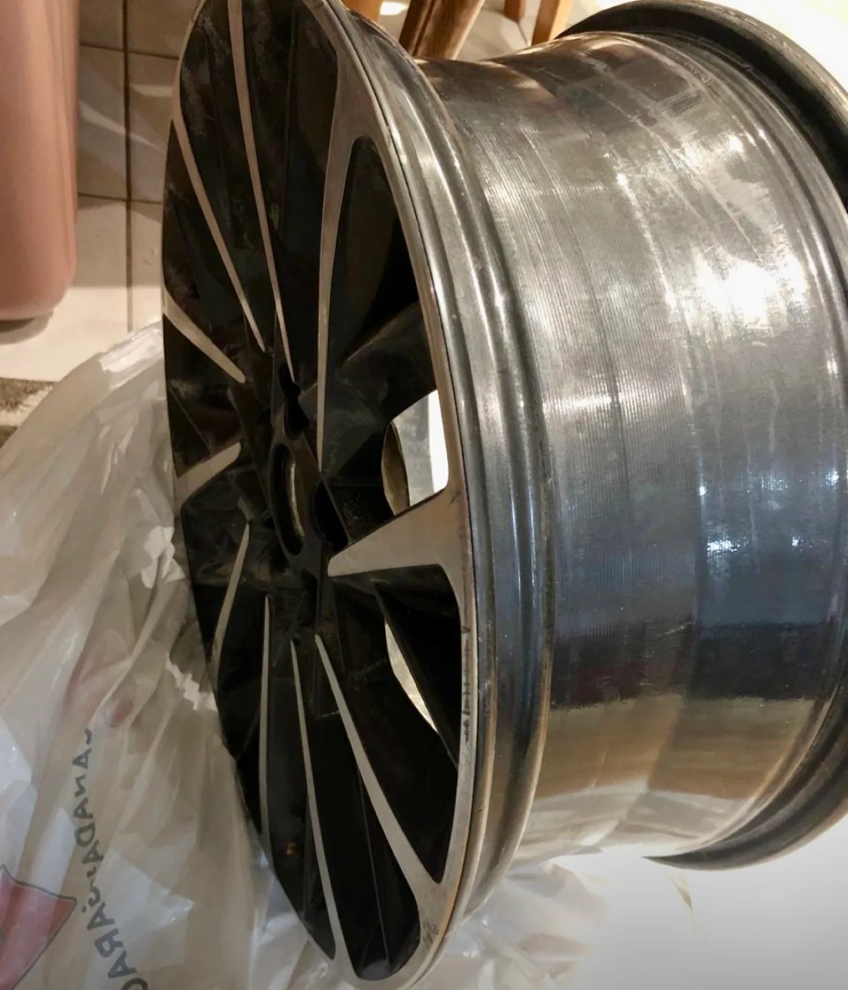 Used 18” Hyundai Sonata Alloy Wheel image indicator(2)